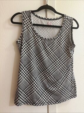 212 Collection Black & White Geometric Scoop Neck Tank